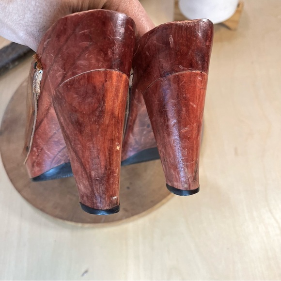 Capeto | Vintage 70’s Wooden Heeled Leather Mules in Brown Size 9 - Picture 11 of 13